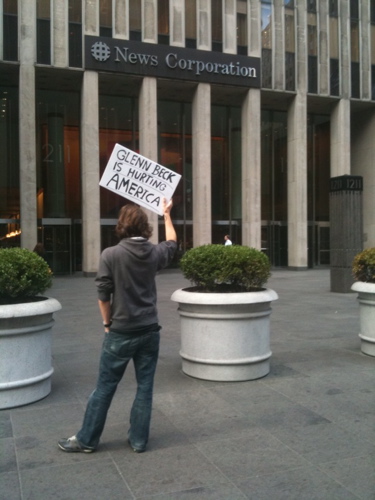 GlennBeckprotester.jpg